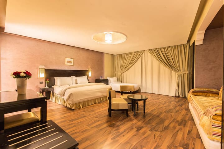 Almas Hotel