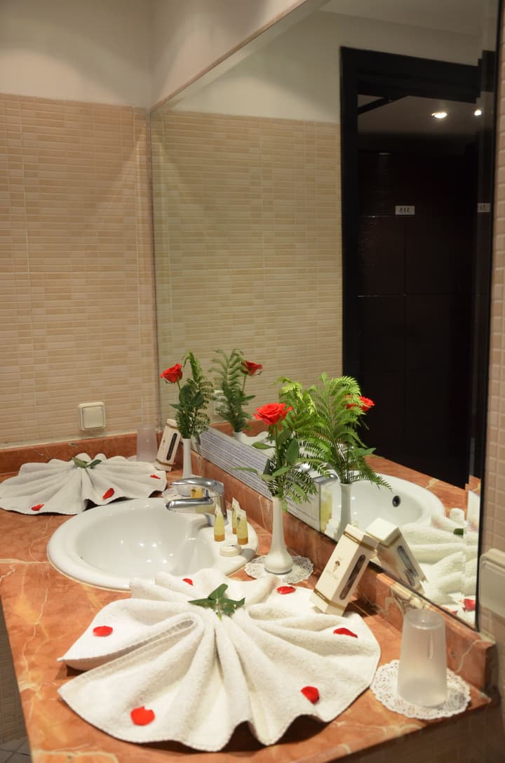 Almas Hotel