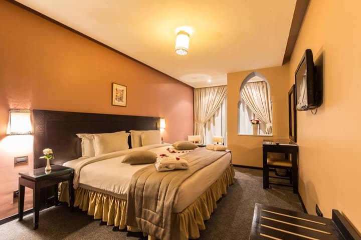 Almas Hotel