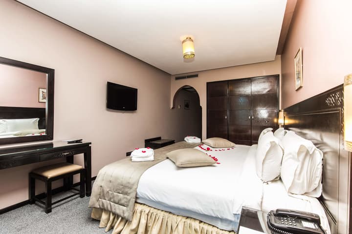 Almas Hotel