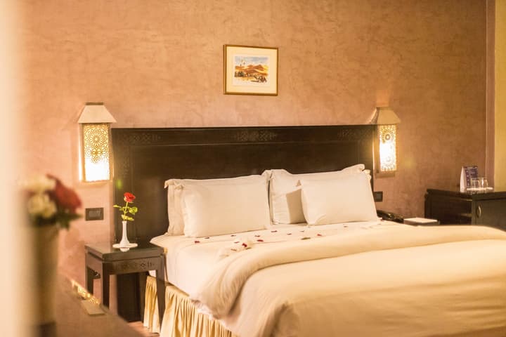 Almas Hotel