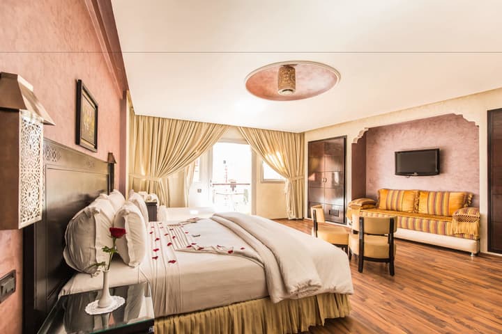 Almas Hotel