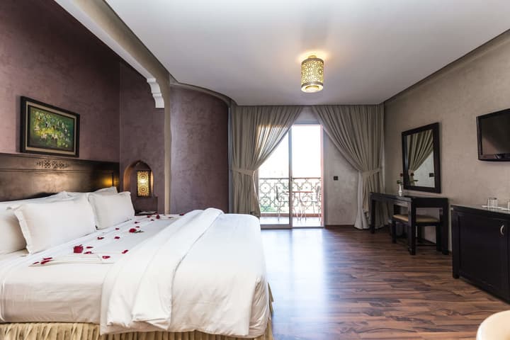Almas Hotel
