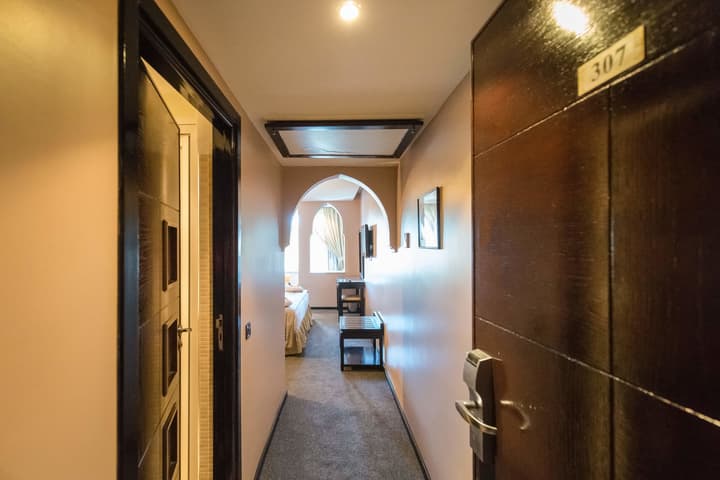 Almas Hotel