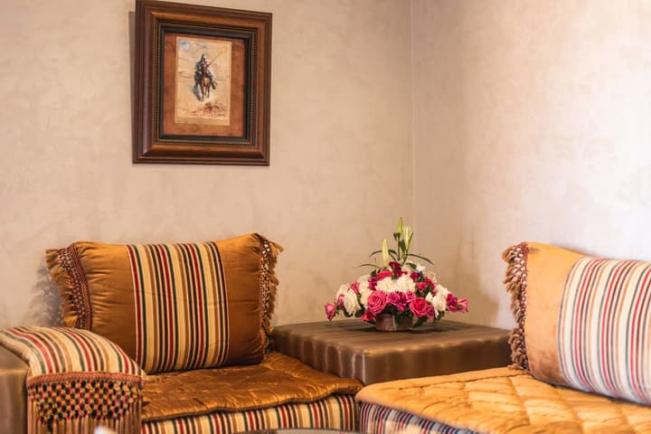 Almas Hotel
