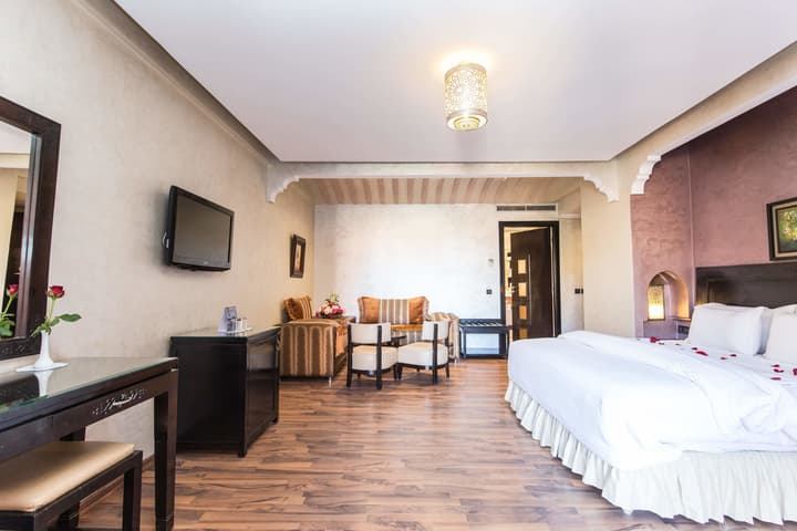 Almas Hotel