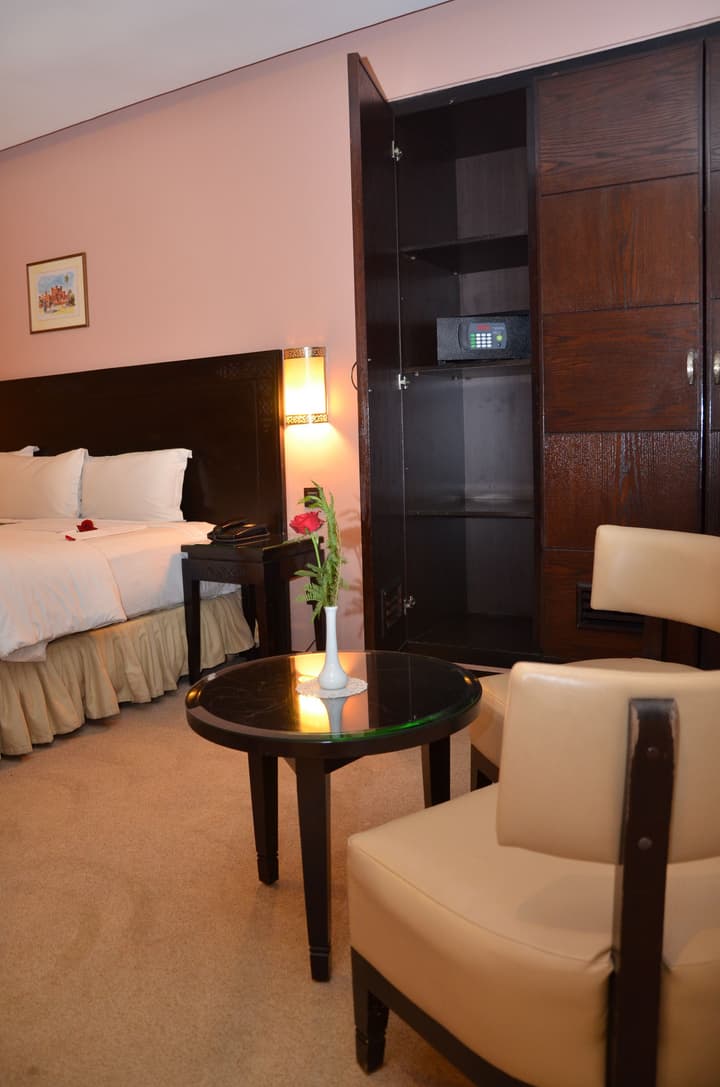 Almas Hotel