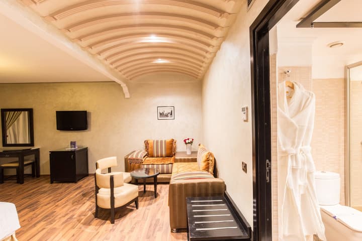Almas Hotel
