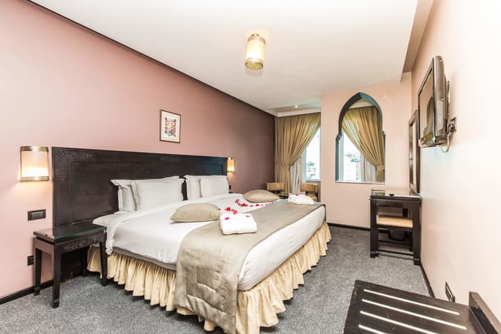 Almas Hotel