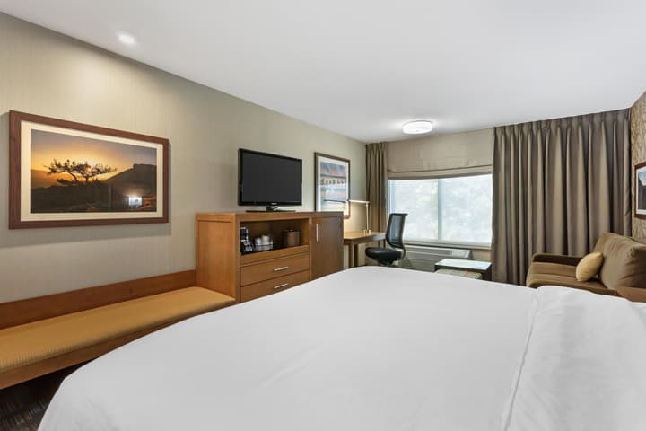 Best Western Plus Cottontree Inn