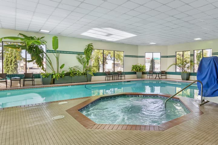 Best Western Plus Cottontree Inn