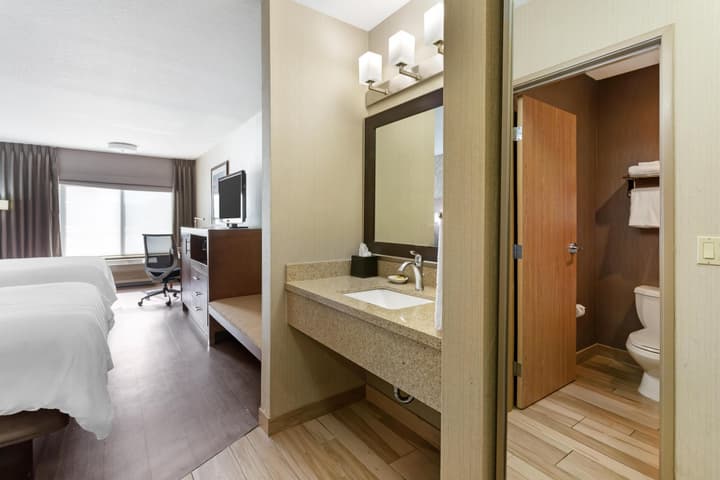 Best Western Plus Cottontree Inn