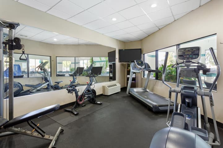 Best Western Plus Cottontree Inn