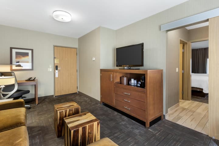 Best Western Plus Cottontree Inn