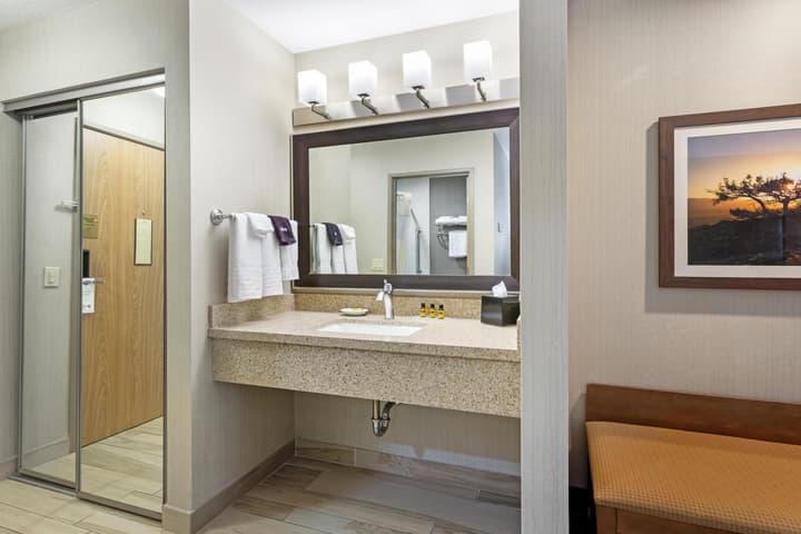 Best Western Plus Cottontree Inn
