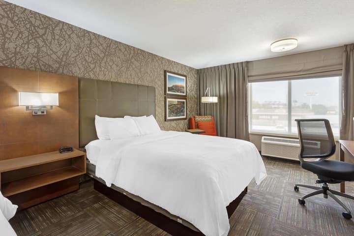 Best Western Plus Cottontree Inn