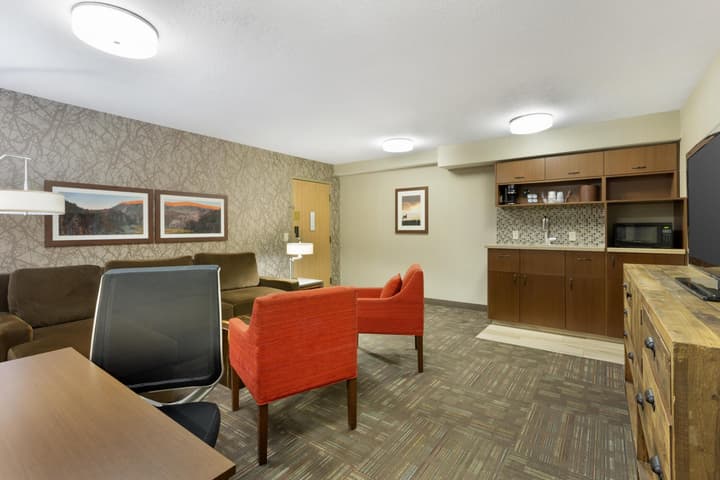 Best Western Plus Cottontree Inn