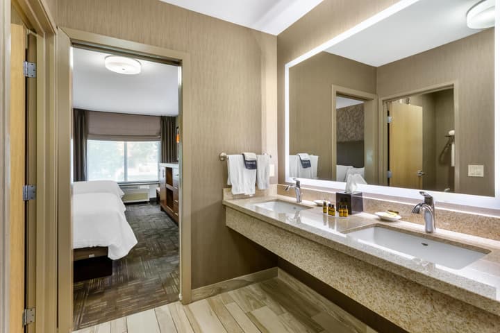 Best Western Plus Cottontree Inn