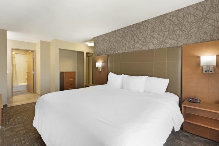 Best Western Plus Cottontree Inn
