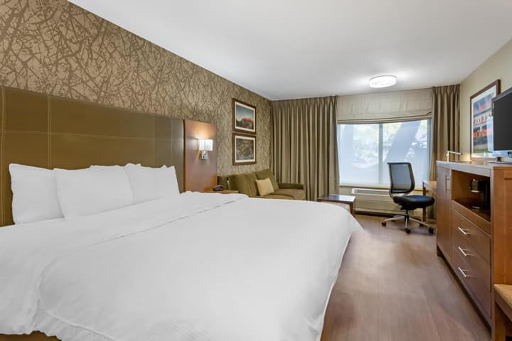 Best Western Plus Cottontree Inn