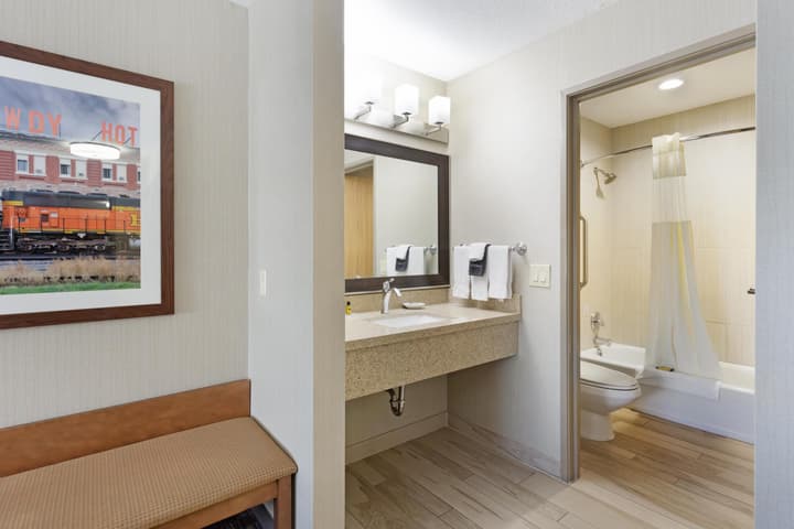 Best Western Plus Cottontree Inn