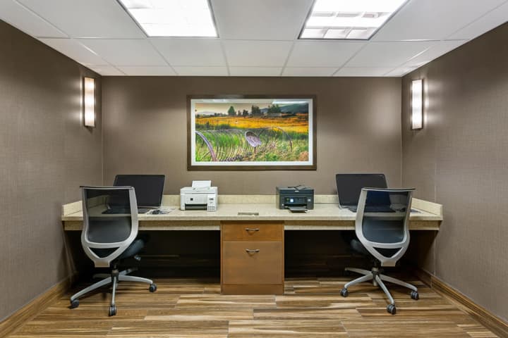Best Western Plus Cottontree Inn