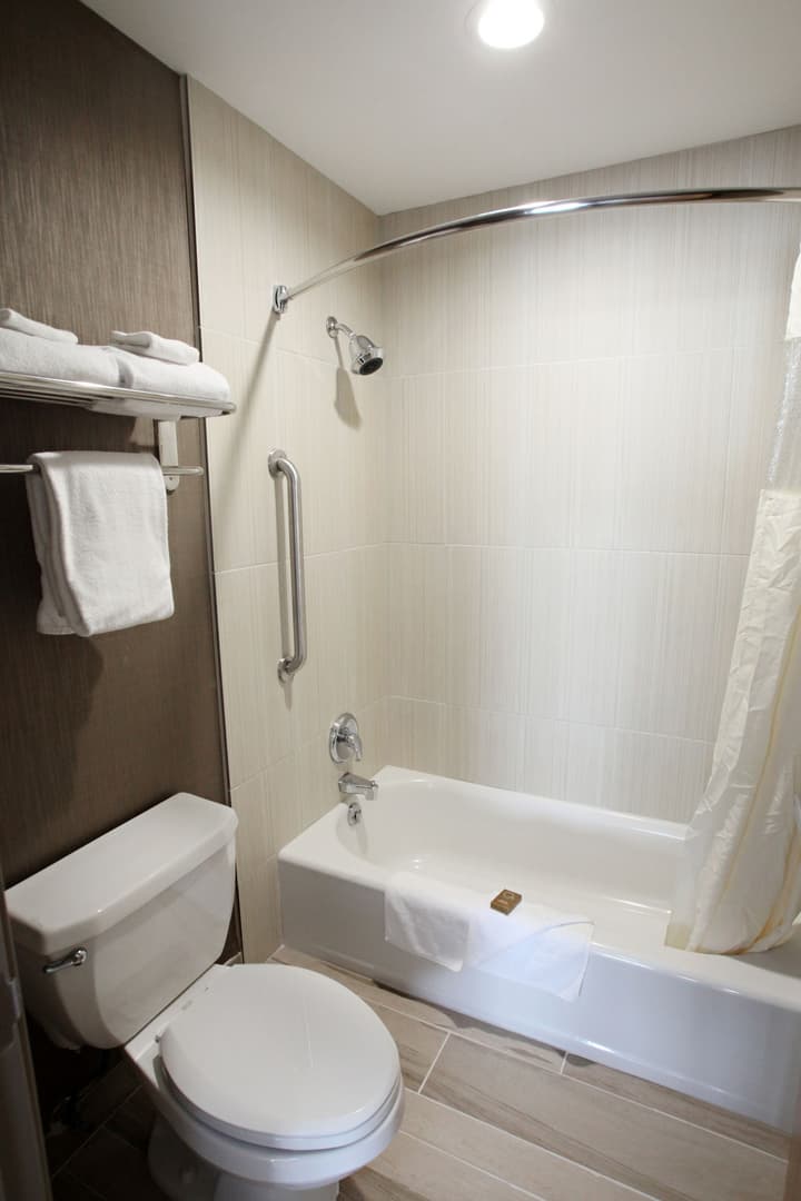 Best Western Plus Cottontree Inn