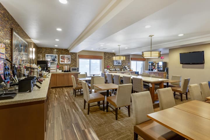 Best Western Plus Cottontree Inn