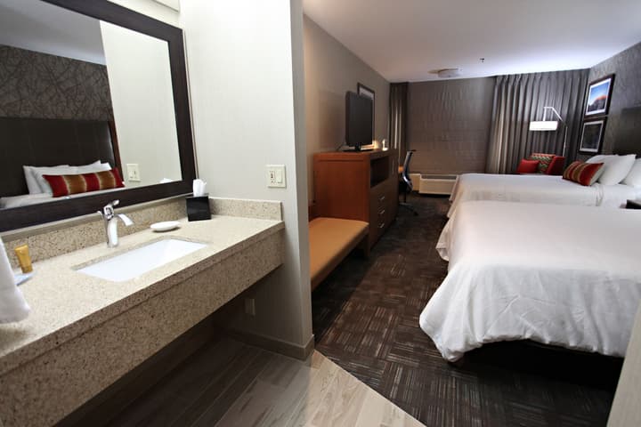 Best Western Plus Cottontree Inn