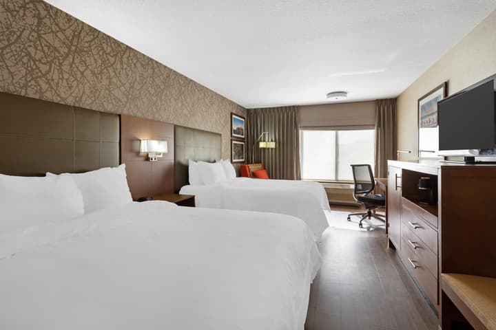 Best Western Plus Cottontree Inn
