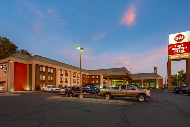 Best Western Plus Cottontree Inn