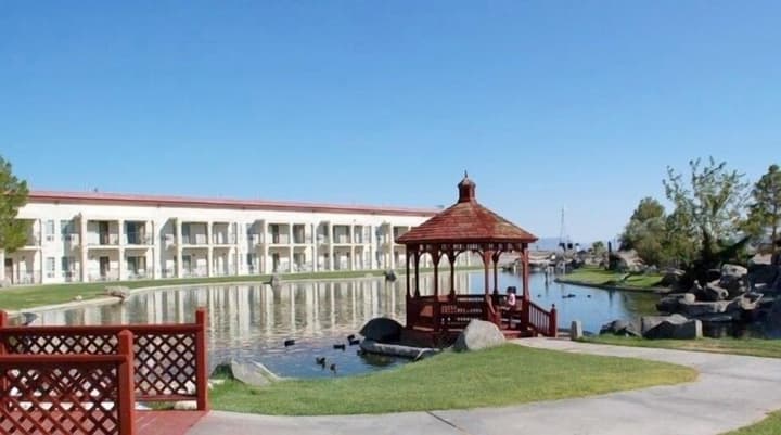 Longstreet Inn & Casino