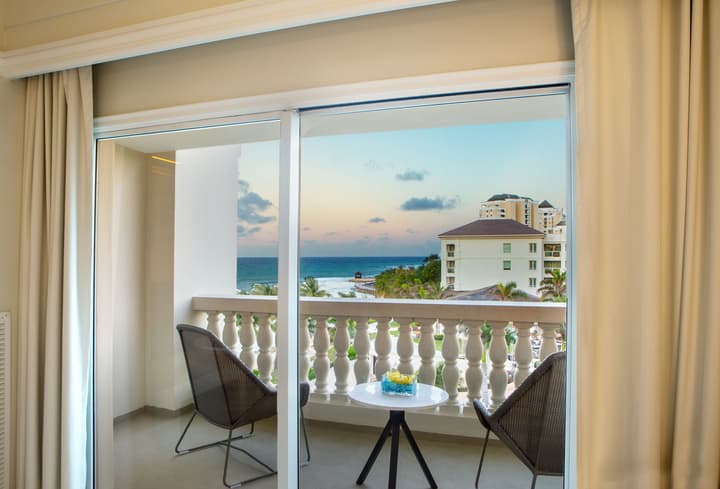 Hyatt Ziva Rose Hall - All Inclusive