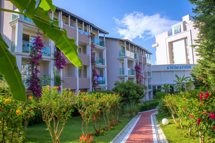 Sealife Buket Resort & Beach Hotel – All Inclusive