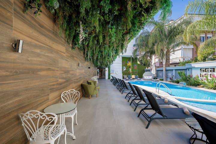 Sealife Lounge Hotel - Adult Only