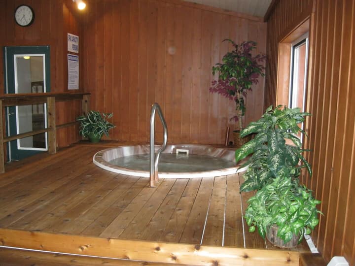 Cedar Hill Lodge
