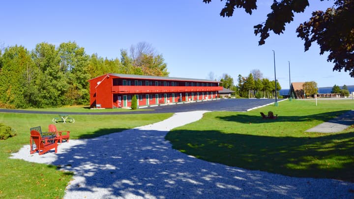 Cedar Hill Lodge