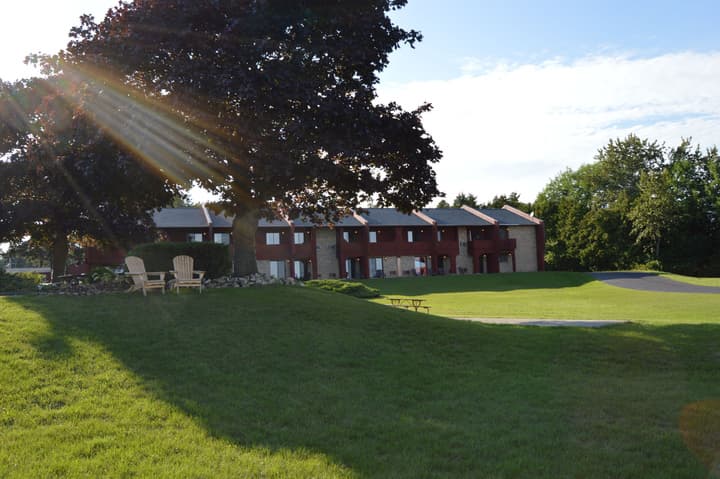 Cedar Hill Lodge