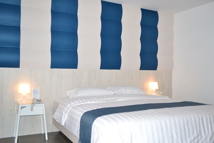Flipper Lodge Hotel