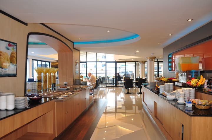 Flipper Lodge Hotel