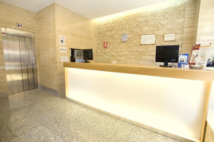 Hostal La Lonja