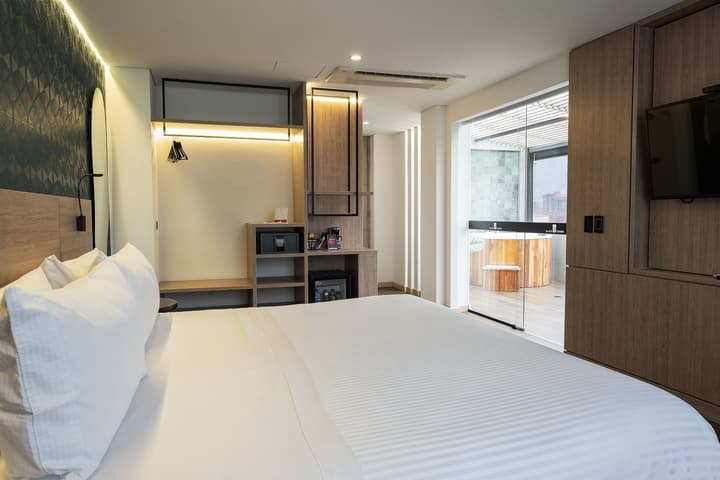 Hotel Black Tower Premium
