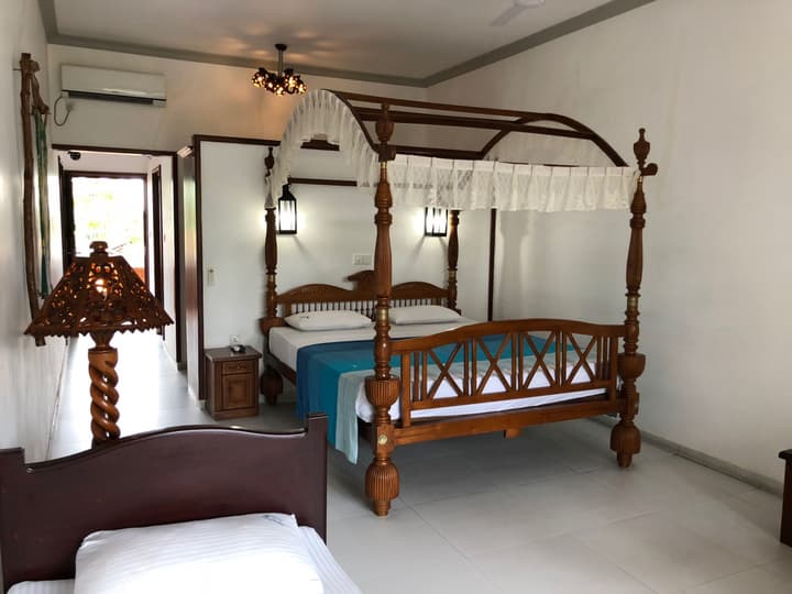 Wunderbar Beach Hotel