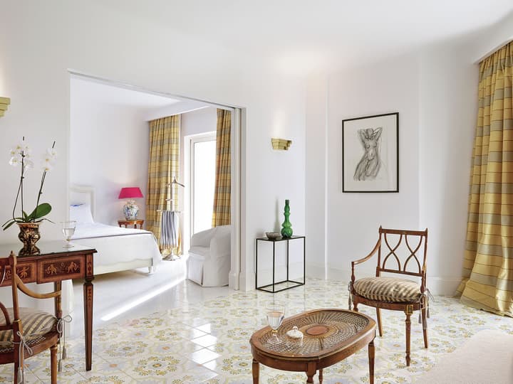 Caramel, A Resort to Live
