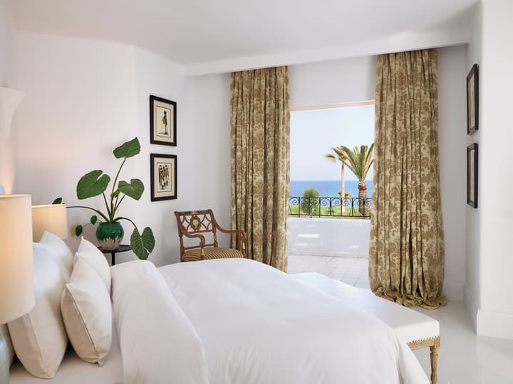 Caramel, A Resort to Live