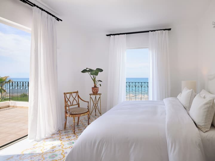 Caramel, A Resort to Live