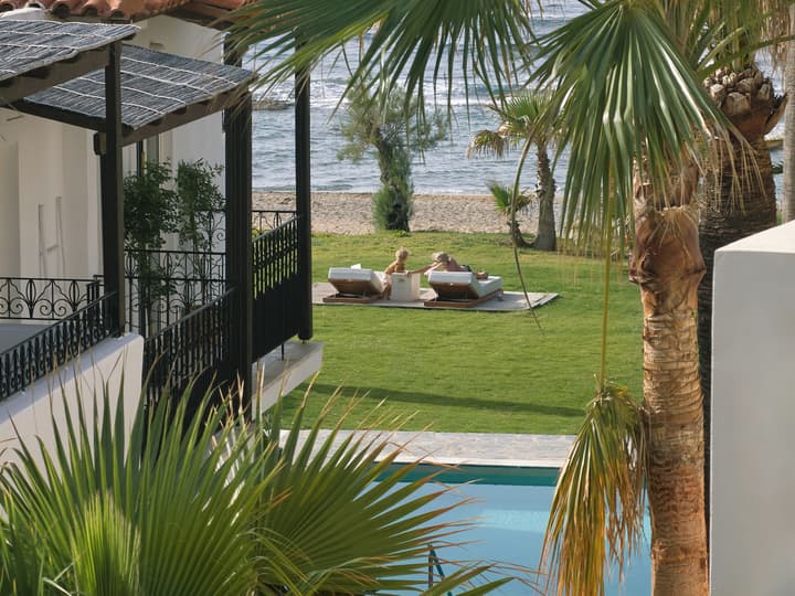 Caramel, A Resort to Live