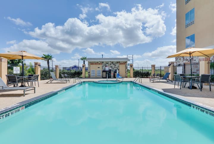 Holiday Inn Express & Suites San Antonio - Brooks City Base by IHG