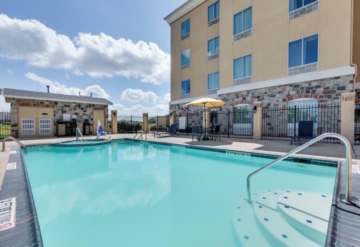 Holiday Inn Express & Suites San Antonio - Brooks City Base by IHG