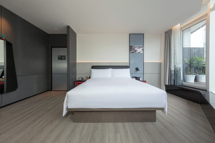Moxy Chongqing